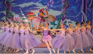 Mujeres bailando en una Obra